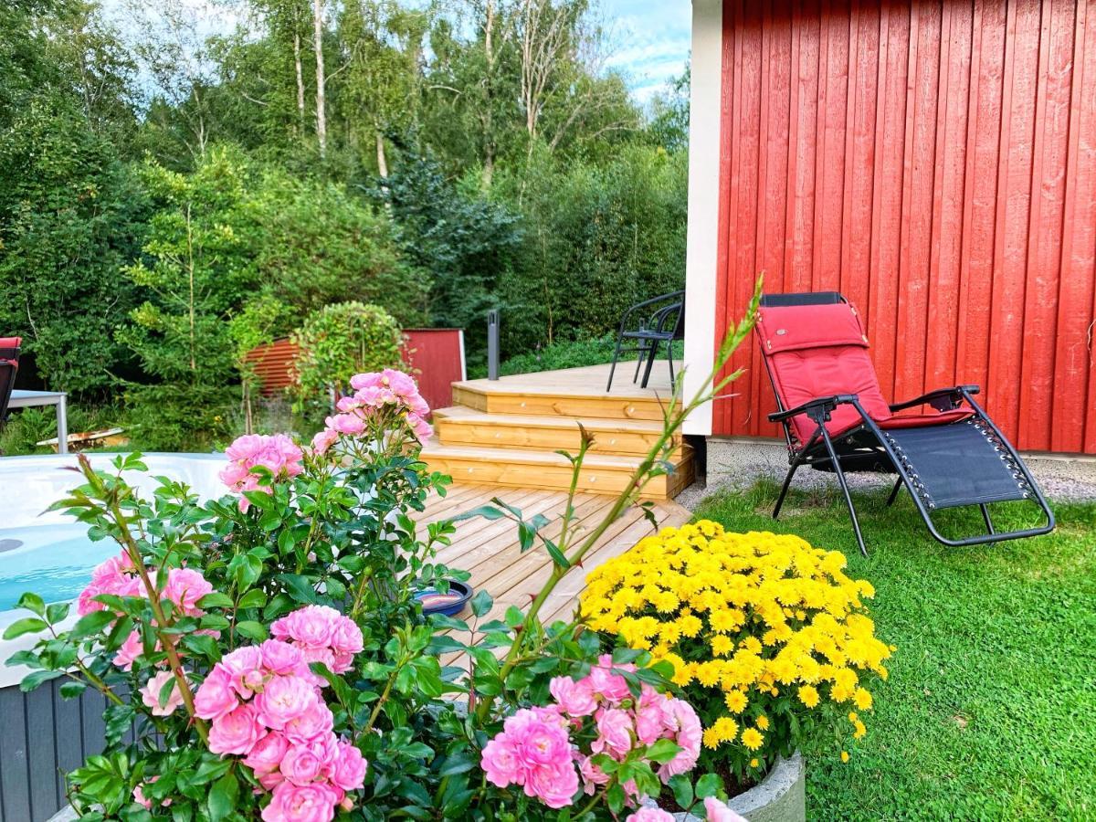The Blomsholm Cabin - Load Your Electric Car Stromstad Exterior photo