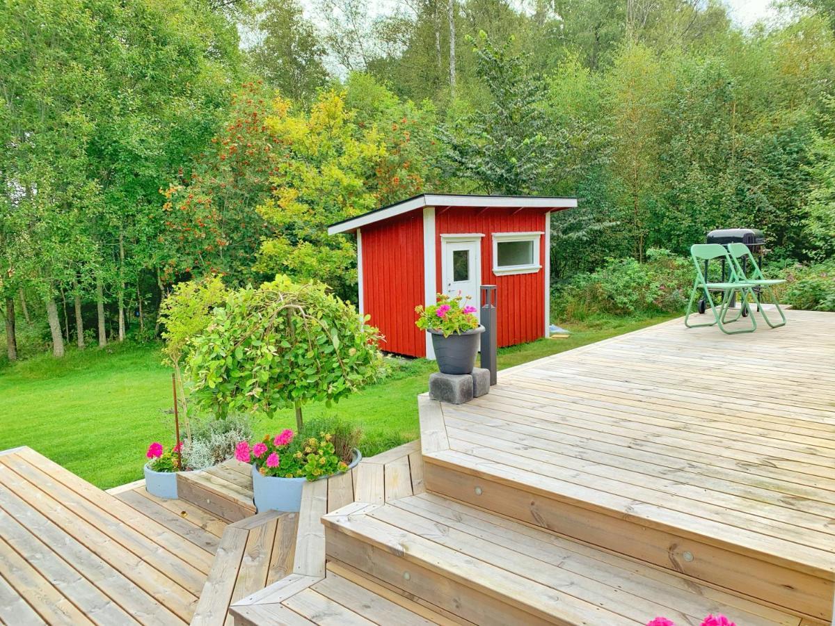 The Blomsholm Cabin - Load Your Electric Car Stromstad Exterior photo