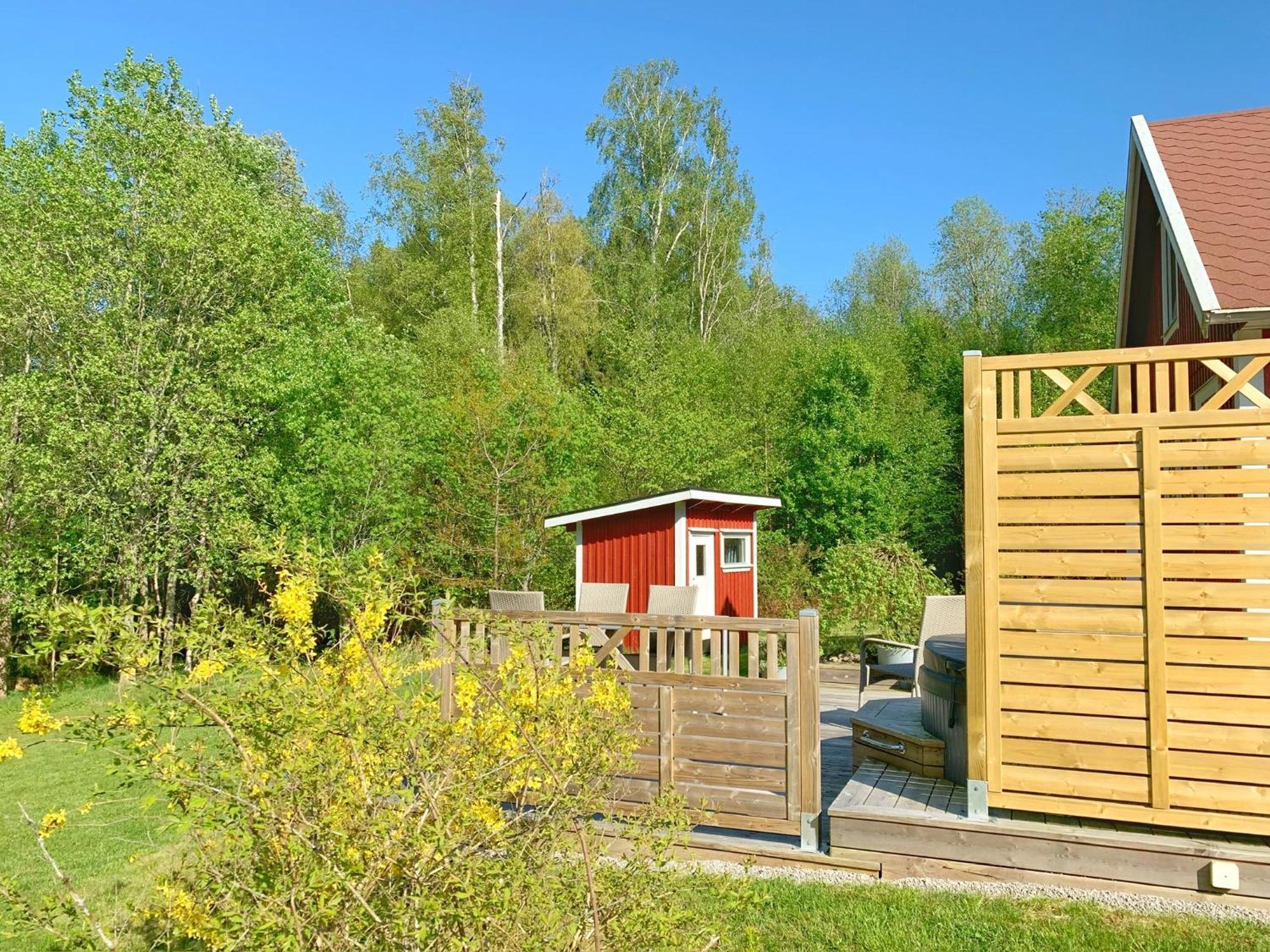 The Blomsholm Cabin - Load Your Electric Car Stromstad Exterior photo