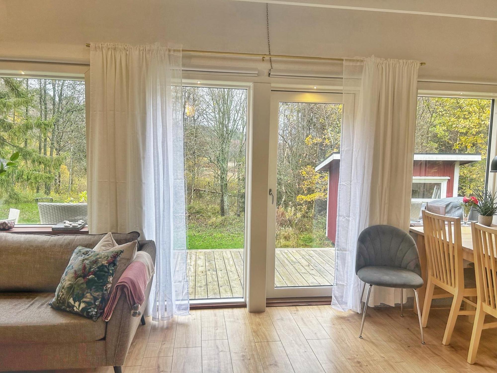 The Blomsholm Cabin - Load Your Electric Car Stromstad Exterior photo